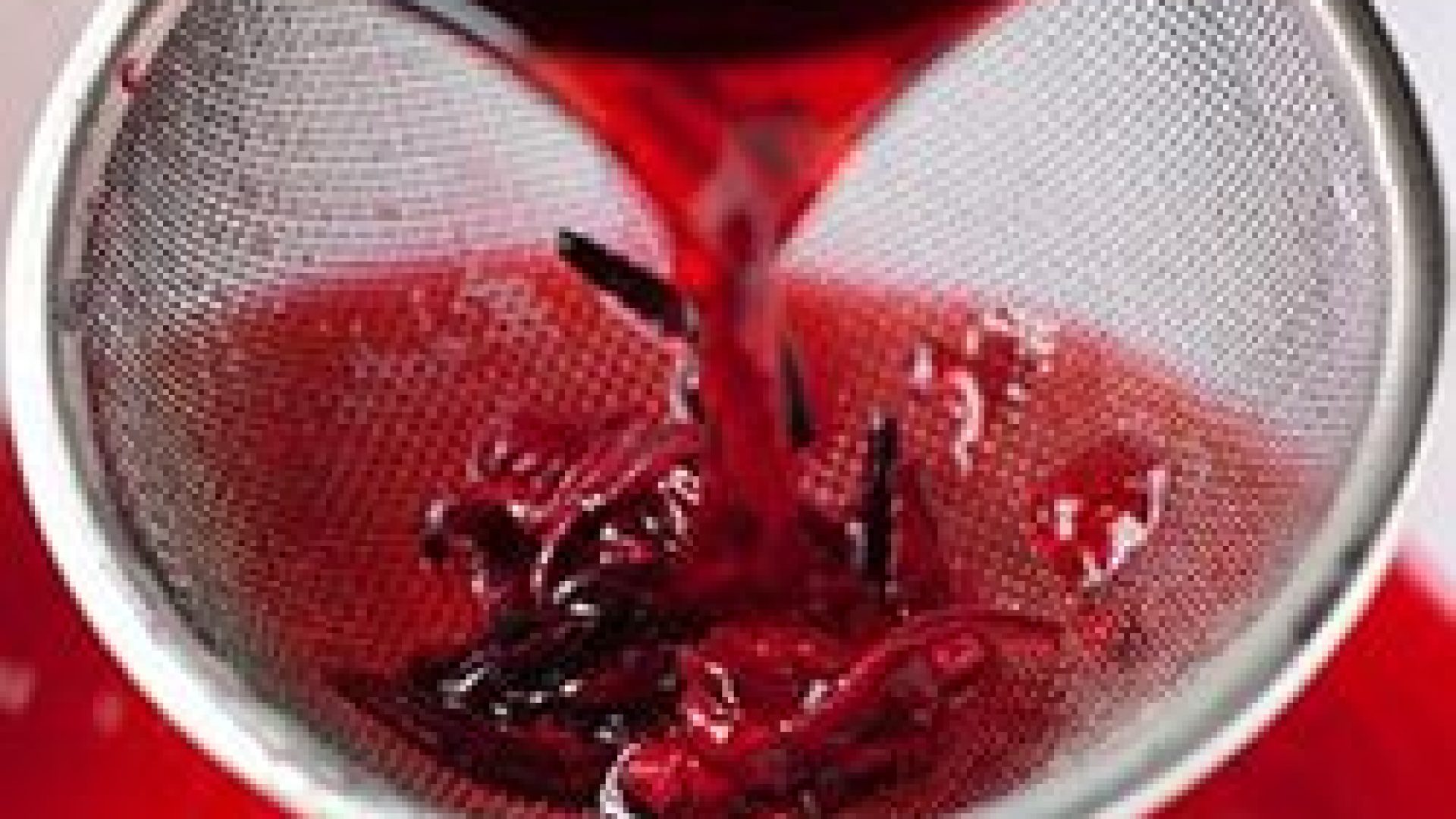 Try this Fragrant Anti-Itch Tea Rinse