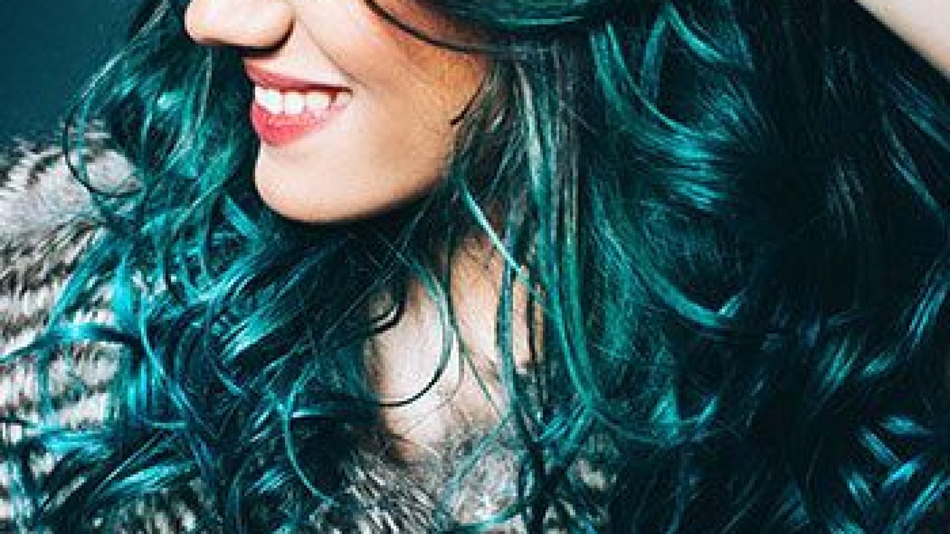 Contemporary Curls: Bigen Delivers Color to Curls in a Major Way