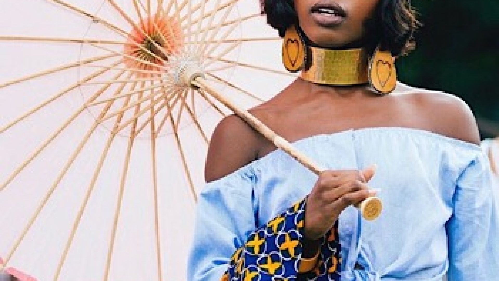 Parasols: The Secret to Protecting Your Curly Hair and Scalp from the Sun