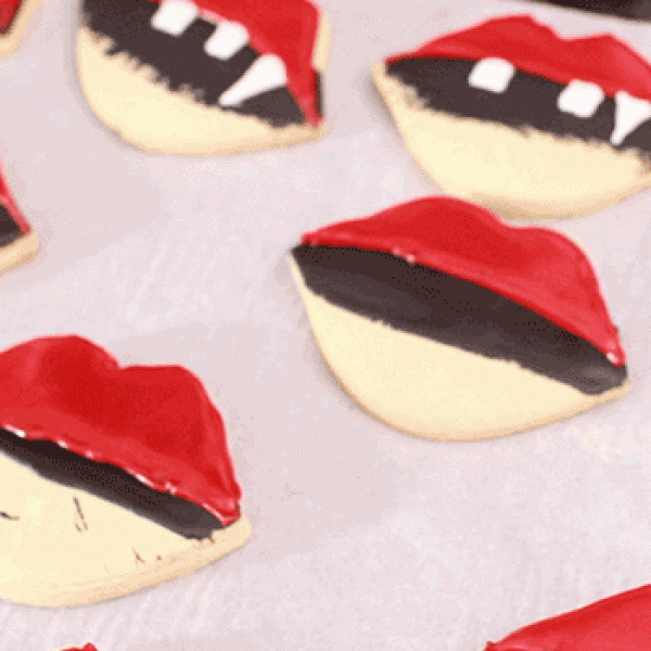 Watch Evelyn & Nikki Make Spooky Halloween Treats